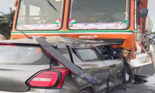 கோவை: கார் லாரி நேருக்கு நேர் மோதல் - பயிற்சி டாக்டர் பலி