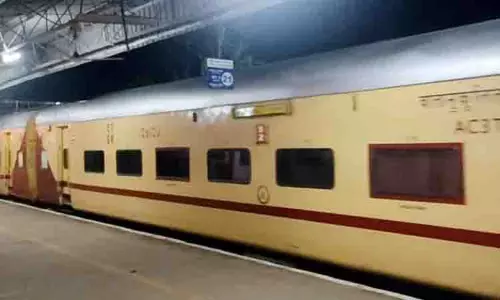 எர்ணாகுளம்-வேளாங்கண்ணி சிறப்பு ரெயில் மானாமதுரையில் நின்று சென்றது எர்ணாகுளம்-வேளாங்கண்ணி சிறப்பு ரெயில் மானாமதுரையில் நின்று சென்றது