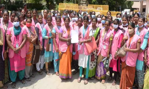 மருத்துவ பணியாளர்களுக்கு ஊதிய உயர்வு வழங்க வேண்டும் மருத்துவ பணியாளர்களுக்கு ஊதிய உயர்வு வழங்க வேண்டும்