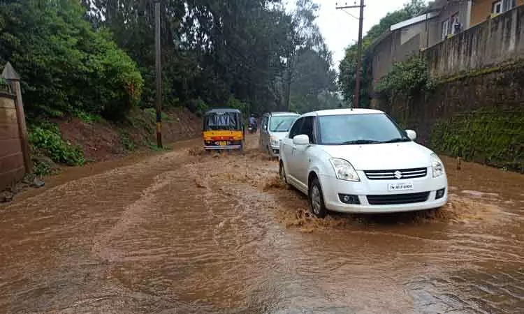 ஊட்டியில் பலத்த மழை