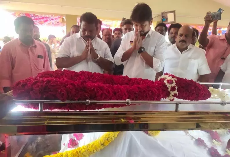 செல்வப்பெருந்தகை எம்.எல்.ஏ. சகோதரர் மறைவு: உதயநிதி ஸ்டாலின் நேரில் அஞ்சலி