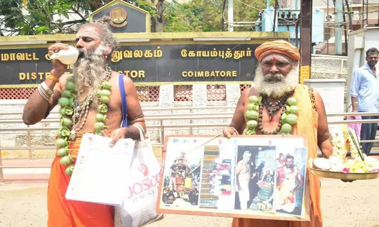 அரசு அனுமதியின்றி பணியாற்றும் பூசாரிகளை வெளியேற்ற வேண்டும்