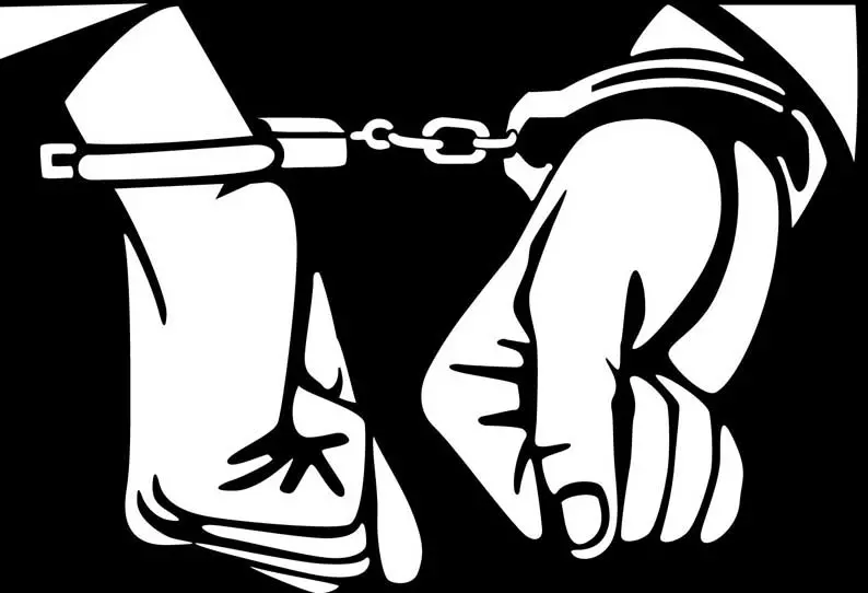 தொழிலாளிக்கு கொலை மிரட்டல் விடுத்த 3 பேர் கைது தொழிலாளிக்கு கொலை மிரட்டல் விடுத்த 3 பேர் கைது