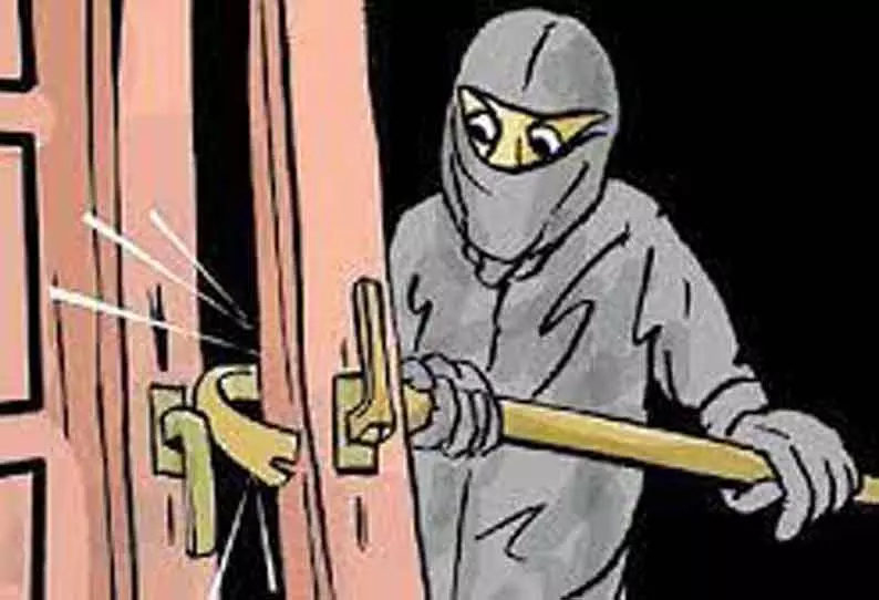 கடை பூட்டை உடைத்து ரூ.22 ஆயிரம் திருட்டு