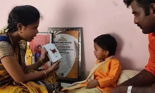 திருக்குறள், உயிர் எழுத்துக்கள் கூறி சாதனை படைத்த 2 வயது குழந்தை திருக்குறள், உயிர் எழுத்துக்கள் கூறி சாதனை படைத்த 2 வயது குழந்தை