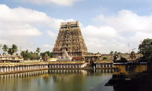 சிதம்பரம் கோவிலில் அதிகாரிகள் குழு மீண்டும் வருகை: தீட்சிதர்கள் கடும் வாக்குவாதம்