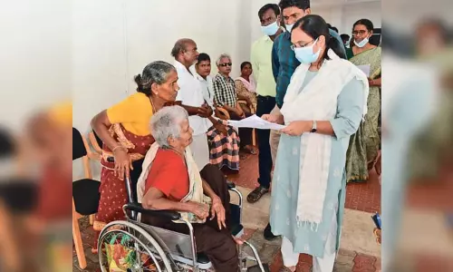 மக்கள் குறைதீர்க்கும் நாள் கூட்டம் கலெக்டர் தலைமையில் நடைபெற்றது மக்கள் குறைதீர்க்கும் நாள் கூட்டம் கலெக்டர் தலைமையில் நடைபெற்றது