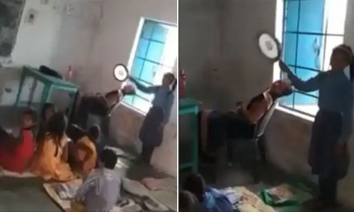 பள்ளியில் ஆசிரியை தூக்கம்; விசிறியால் வீசி விட்ட மாணவி: நெட்டிசன்கள் கண்டனம் பள்ளியில் ஆசிரியை தூக்கம்; விசிறியால் வீசி விட்ட மாணவி: நெட்டிசன்கள் கண்டனம்