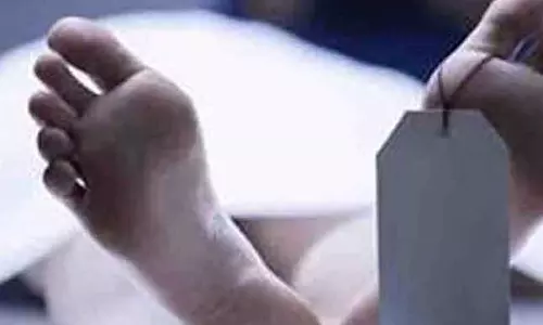 மின்சாரம் தாக்கி ஊழியர் பலி மின்சாரம் தாக்கி ஊழியர் பலி