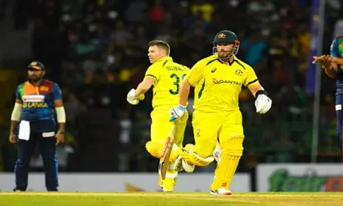 வார்னர், பின்ச் அபார ஆட்டம்: 10 விக்கெட் வித்தியாசத்தில் இலங்கையை வீழ்த்தியது ஆஸ்திரேலியா வார்னர், பின்ச் அபார ஆட்டம்: 10 விக்கெட் வித்தியாசத்தில் இலங்கையை வீழ்த்தியது ஆஸ்திரேலியா