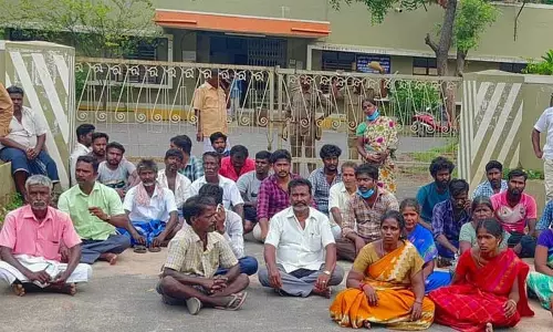 என் எல் சி நிலஎடுப்பு அலுவலகத்தை பொதுமக்கள் முற்றுகை என் எல் சி நிலஎடுப்பு அலுவலகத்தை பொதுமக்கள் முற்றுகை