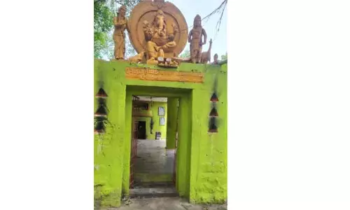 கோவில் உண்டியலை உடைத்து பணம் திருட்டு