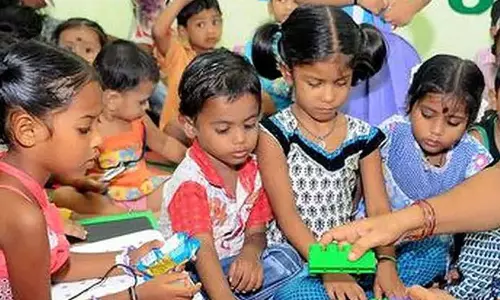 எல்.கே.ஜி, யு.கே.ஜி வகுப்பு ஆசிரியர்கள் இடைநிலை வகுப்புகளுக்கு மாற்றம் - அரசு விளக்கம் எல்.கே.ஜி, யு.கே.ஜி வகுப்பு ஆசிரியர்கள் இடைநிலை வகுப்புகளுக்கு மாற்றம் - அரசு விளக்கம்