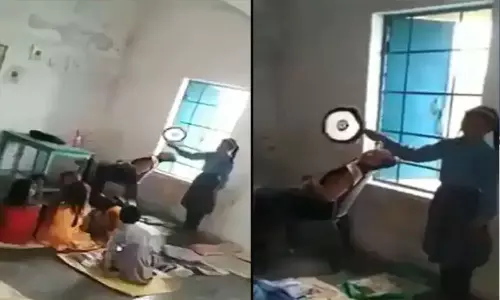 அரசுப்பள்ளியில் உடல் அசதியால் குட்டி தூக்கம் போட்ட ஆசிரியை; விசிறி விடும் மாணவி - வைரலாகும் வீடியோ!