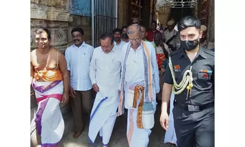 பிள்ளையார்பட்டி கற்பக விநாயகர் கோவிலில் மணிப்பூர் ஆளுநர் இல.கணேசன் சாமி தரிசனம்