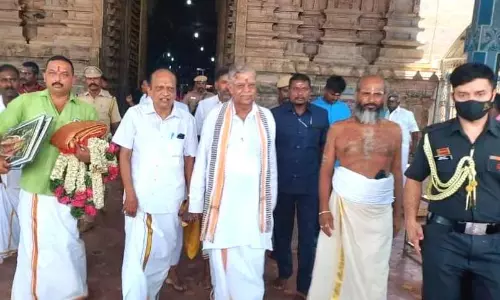 பிள்ளையார்பட்டி, திருக்கோஷ்டியூரில்  கவர்னர் இல.கணேசன் சாமி தரிசனம்