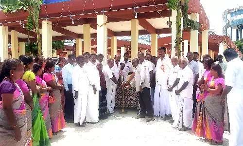 சிங்கம்புணரியில் வாரச்சந்தை திறப்பு சிங்கம்புணரியில் வாரச்சந்தை திறப்பு