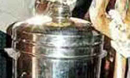 சூளகிரி அருகே கோவில் பூட்டை உடைத்து உண்டியல் பணம் திருட்டு சூளகிரி அருகே கோவில் பூட்டை உடைத்து உண்டியல் பணம் திருட்டு
