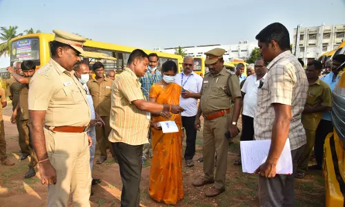கந்தம்பாளையத்தில் தனியார் பள்ளி வாகனங்கள் ஆய்வு கந்தம்பாளையத்தில் தனியார் பள்ளி வாகனங்கள் ஆய்வு