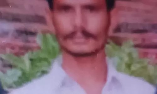 தலையில் கல்லை போட்டு டெம்போ டிரைவர் கொலை தலையில் கல்லை போட்டு டெம்போ டிரைவர் கொலை