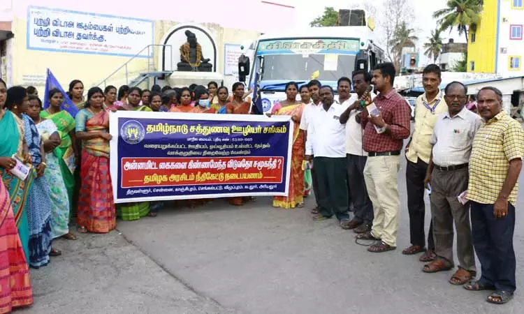 அரசு ஊழியராக அறிவிக்கக்கோரி சத்துணவு ஊழியர்கள் பிரசாரம் அரசு ஊழியராக அறிவிக்கக்கோரி சத்துணவு ஊழியர்கள் பிரசாரம்