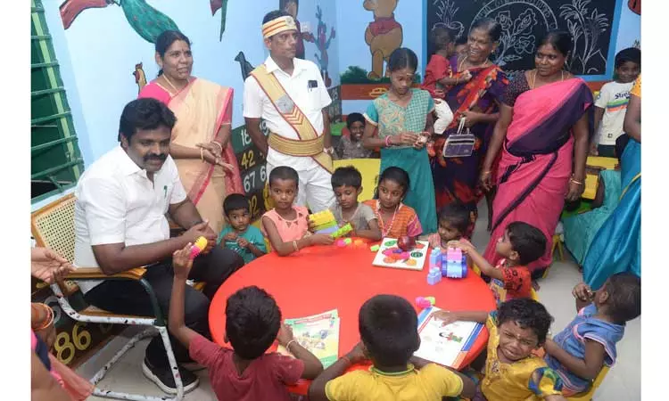 புதிய கட்டிடம், நவீன வசதிகளுடன் தஞ்சையில் ரூ.7 கோடியில் 35 அங்கன்வாடி மையங்கள் மாநகராட்சி மேயர் சண்.ராமநாதன் தகவல் புதிய கட்டிடம், நவீன வசதிகளுடன் தஞ்சையில் ரூ.7 கோடியில் 35 அங்கன்வாடி மையங்கள் மாநகராட்சி மேயர் சண்.ராமநாதன் தகவல்