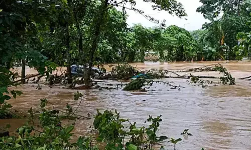 மேகாலயாவில் வெள்ளம், நிலச்சரிவுக்கு 4 பேர் உயிரிழப்பு ! மேகாலயாவில் வெள்ளம், நிலச்சரிவுக்கு 4 பேர் உயிரிழப்பு !
