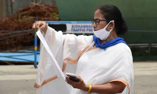 டெல்லிக்கு சென்று போராடுங்கள் - போராட்டக்காரர்களுக்கு மம்தா வேண்டுகோள் டெல்லிக்கு சென்று போராடுங்கள் - போராட்டக்காரர்களுக்கு மம்தா வேண்டுகோள்
