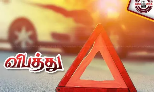 மீஞ்சூர் அருகே மொபட்- லாரி மோதல்; பிளஸ்-1 மாணவர் பலி மீஞ்சூர் அருகே மொபட்- லாரி மோதல்; பிளஸ்-1 மாணவர் பலி