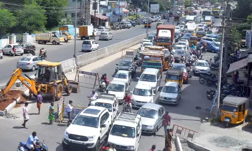 பொள்ளாச்சியில் போக்குவரத்து நெரிசல்