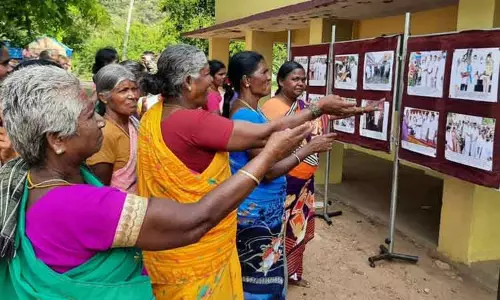 தேவர்முக்குளம் கிராமத்தில் தமிழக அரசின் சாதனை விளக்க புகைப்பட கண்காட்சி தேவர்முக்குளம் கிராமத்தில் தமிழக அரசின் சாதனை விளக்க புகைப்பட கண்காட்சி