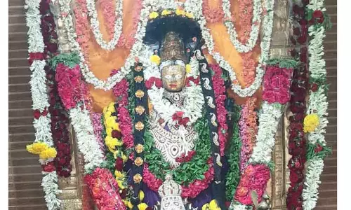 தேன்கனிக்கோட்டை அருகே மாரியம்மன் கோவில் திருவிழா தேன்கனிக்கோட்டை அருகே மாரியம்மன் கோவில் திருவிழா
