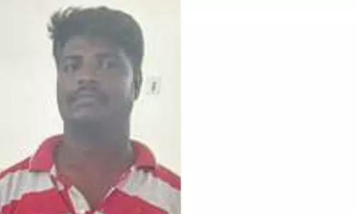 வீட்டில் பதுக்கி வைத்திருந்த ரூ.1½ லட்சம் புகையிலை பொருட்கள் பறிமுதல் வீட்டில் பதுக்கி வைத்திருந்த ரூ.1½ லட்சம் புகையிலை பொருட்கள் பறிமுதல்