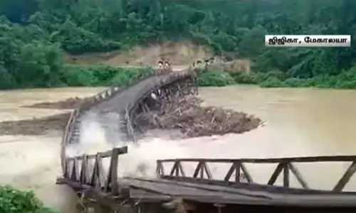 மேகாலாவில் வெளுத்து வாங்கும் கனமழை; ஆற்றில் அடித்துச் செல்லப்பட்ட பாலம் மேகாலாவில் வெளுத்து வாங்கும் கனமழை; ஆற்றில் அடித்துச் செல்லப்பட்ட பாலம்