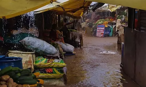 ஊட்டியில் இடி-மின்னலுடன் பலத்த மழை....!