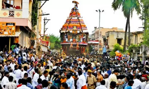 பாடலாத்ரி நரசிம்ம பெருமாள் கோவில் தேரோட்டம் - திரளான பக்தர்கள் வடம்பிடித்து இழுத்தனர் பாடலாத்ரி நரசிம்ம பெருமாள் கோவில் தேரோட்டம் - திரளான பக்தர்கள் வடம்பிடித்து இழுத்தனர்