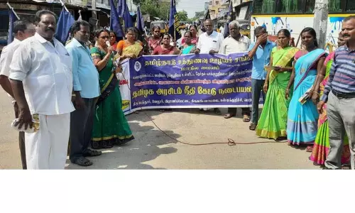 சத்துணவு ஊழியர்கள் பிரசார நடைபயணம்