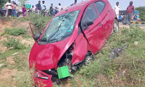 கார் மோதி விவசாயி சாவு