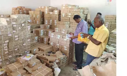 வருகிற 13-ந்தேதி பள்ளிகள் திறப்பதையொட்டி இலவச பாடப்புத்தகங்கள் அனுப்பும் பணி தீவிரம்