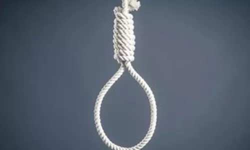 சினிமாவுக்கு அழைத்துச்செல்ல கணவர் மறுத்ததால்  பெண் தூக்குப்போட்டு தற்கொலை