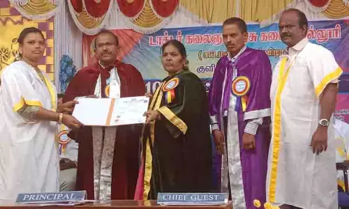 குளித்தலை டாக்டர் கலைஞர் அரசு கலை கல்லூரி பட்டமளிப்பு விழா குளித்தலை டாக்டர் கலைஞர் அரசு கலை கல்லூரி பட்டமளிப்பு விழா