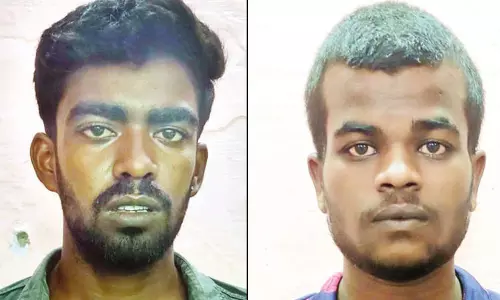 குடிபோதையில் தண்டவாளத்தில் தூங்கிய 2 பேர் ரெயில் மோதி பலி