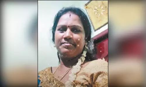 சூதாட்டத்துக்கு கணவர் அடிமையானதால் பெண் தூக்குப்போட்டு தற்கொலை..! சூதாட்டத்துக்கு கணவர் அடிமையானதால் பெண் தூக்குப்போட்டு தற்கொலை..!