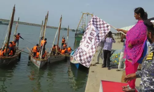 பூம்புகாரில் இருந்து காரைக்கால் நோக்கி தேசிய மாணவர் படை மாணவர்கள் கடல் வழியாக சாகச பயணம் பூம்புகாரில் இருந்து காரைக்கால் நோக்கி தேசிய மாணவர் படை மாணவர்கள் கடல் வழியாக சாகச பயணம்