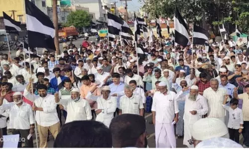 பொள்ளாச்சியில் த.மு.மு.க.வினர் ஆர்ப்பாட்டம்