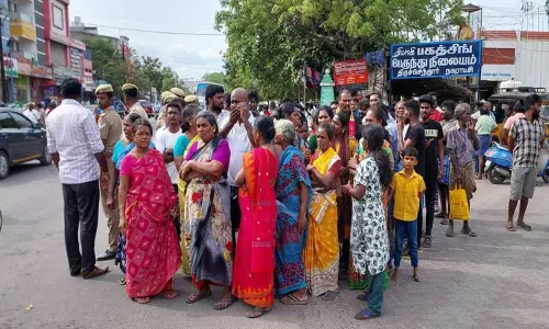 உதவி கலெக்டர் அலுவலகத்தை பொதுமக்கள் முற்றுகை- சாலைமறியல்