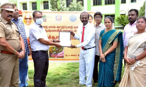 தேசிய பசுமைப்படை ஒன்றிய செயலருக்கு  தமிழக அரசின் பசுமை முதன்மையாளர் விருது  கலெக்டர் ஜெயசந்திரபானுரெட்டி வழங்கினார்