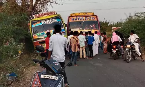 2 தனியார் பஸ் ஊழியர்களிடையே தகராறு 2 தனியார் பஸ் ஊழியர்களிடையே தகராறு