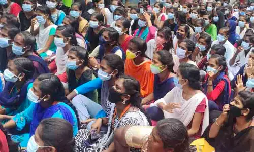 மாணவியிடம், நர்சிங் கல்லூரி தாளாளர்  வீடியோகால் மூலம் ஆபாச பேச்சு