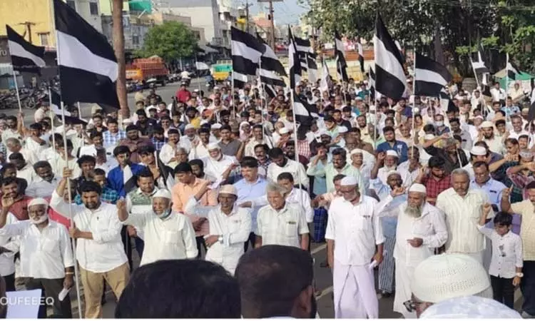 பொள்ளாச்சியில் த.மு.மு.க.வினர் ஆர்ப்பாட்டம் பொள்ளாச்சியில் த.மு.மு.க.வினர் ஆர்ப்பாட்டம்